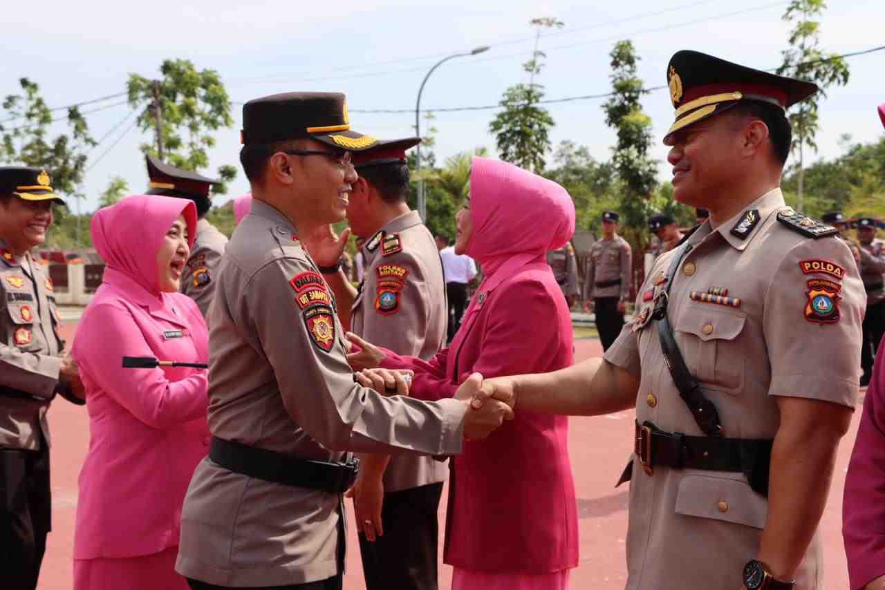 Kapolres Bintan Pimpin Upacara Sertijab Pejabat Polres Bintan Kapolres Bintan Pimpin Upacara Sertijab Pejabat Polres Bintan