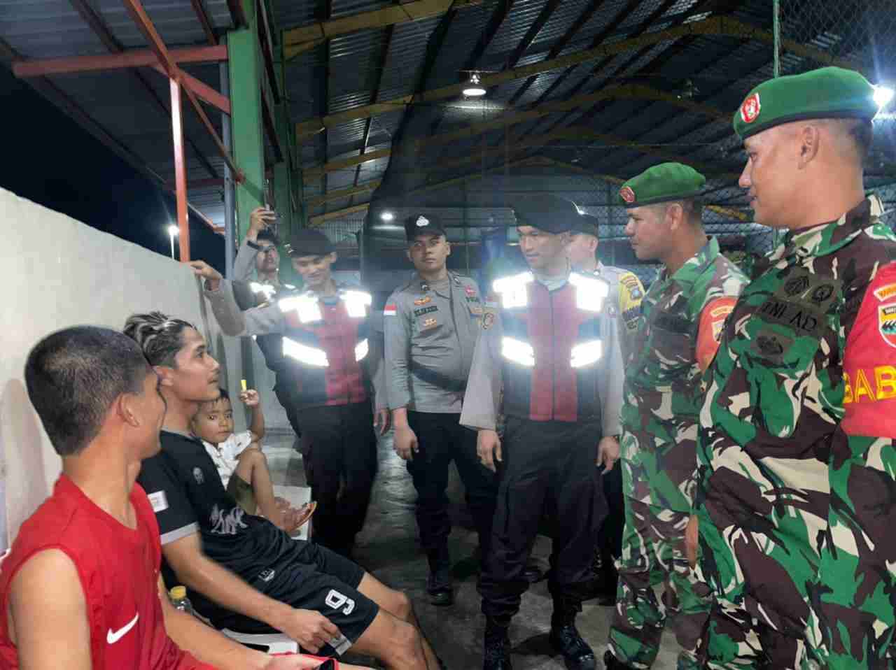 Patroli Gabungan TNI-Polri Dalam Rangka KRYD di Wilayah Hukum Polres Anambas Patroli Gabungan TNI-Polri Dalam Rangka KRYD di Wilayah Hukum Polres Anambas