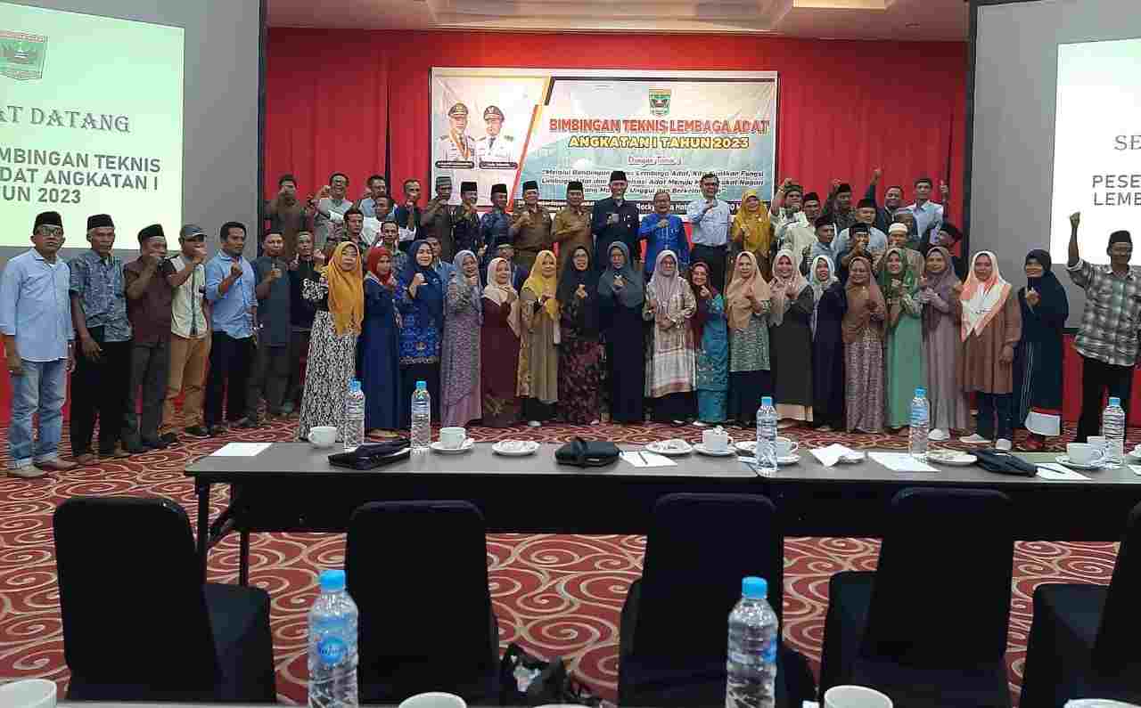 Gubernur Mahyeldi Buka Bintek Lembaga Adat Masyarakat Minangkabau Gubernur Mahyeldi Buka Bintek Lembaga Adat Masyarakat Minangkabau