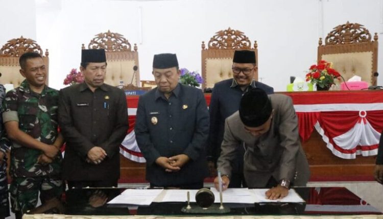 Rapat Paripurna, Penyampaian Catatan Strategi DPRD Seluma Terhadap LKPJ Bupati 2022 Rapat Paripurna, Penyampaian Catatan Strategi DPRD Seluma Terhadap LKPJ Bupati 2022