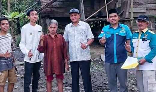 Komisi IV DPRD M. Ali Didampingi Kades Tebing Gerinting Utara Hadiri Survei Rumah Mustahik RTLH Komisi IV DPRD M. Ali Didampingi Kades Tebing Gerinting Utara Hadiri Survei Rumah Mustahik RTLH