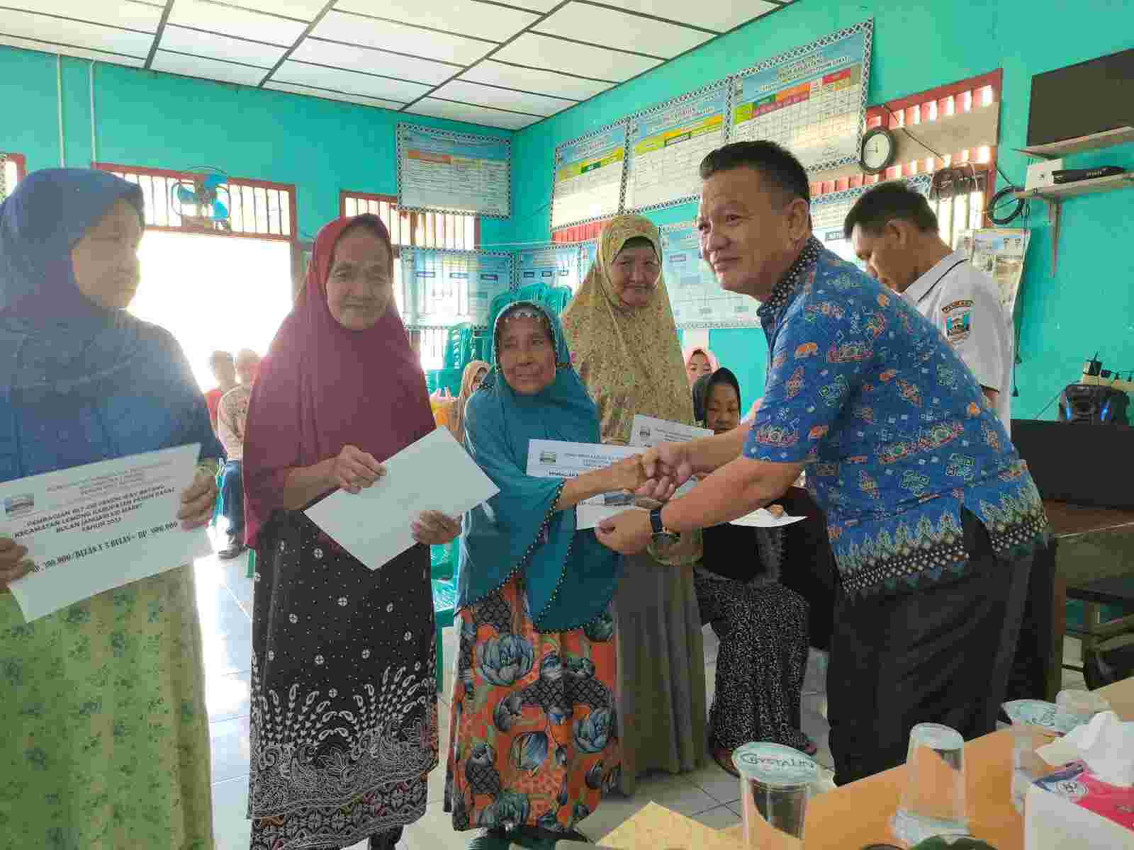 20 KPM Pekon Way Batang Terima BLT-DD Tahap Pertama 20 KPM Pekon Way Batang Terima BLT-DD Tahap Pertama