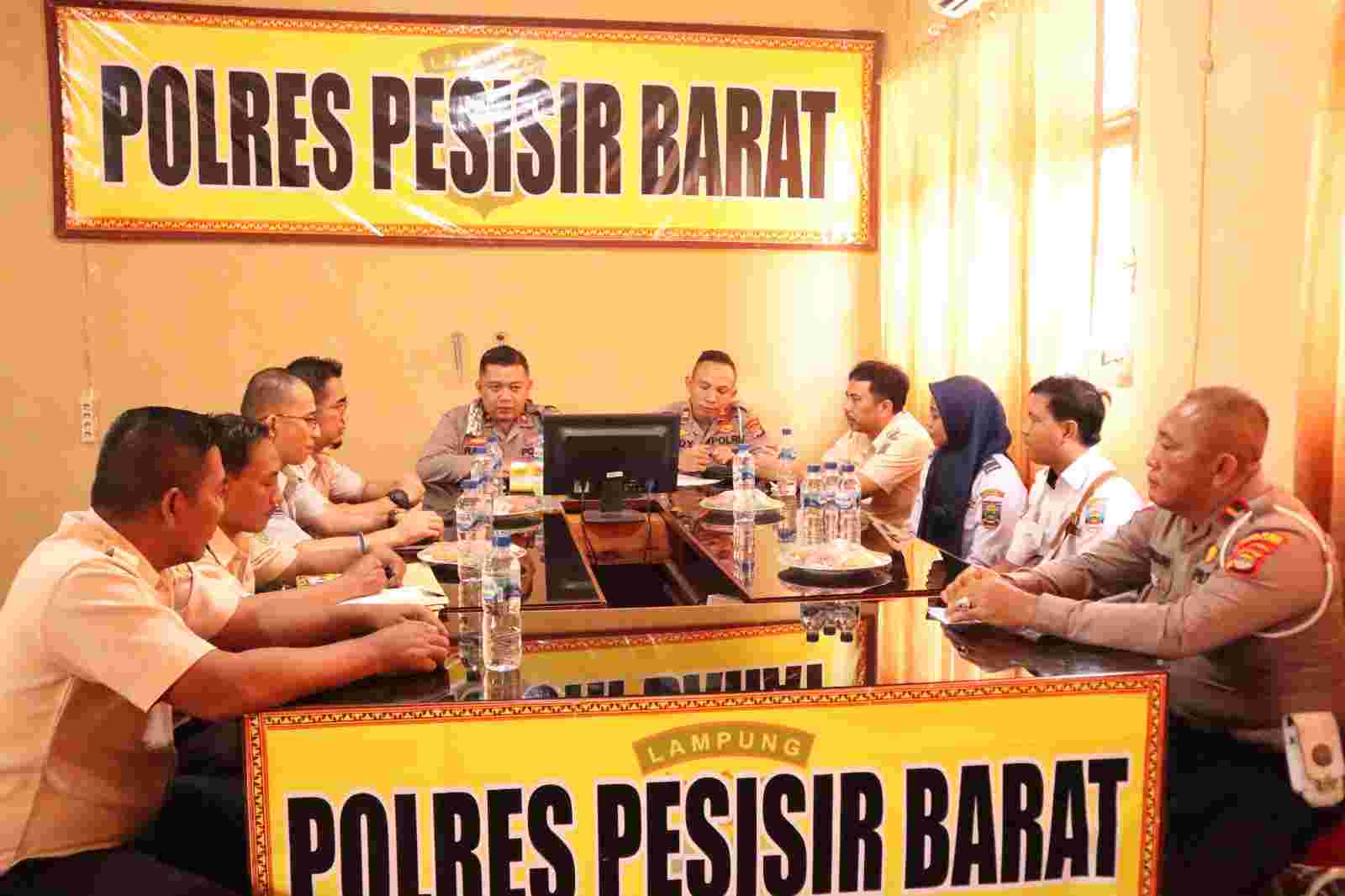 Akan Diberlakukan Tilang Manual Sat Lantas Polres Pesibar Gelar Rakor Akan Diberlakukan Tilang Manual Sat Lantas Polres Pesibar Gelar Rakor