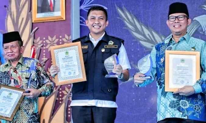 Bupati Ogan Ilir Resmi Dilantik Sebagai Ketua Pemuda Tani & Nelayan Sumsel Bupati Ogan Ilir Resmi Dilantik Sebagai Ketua Pemuda Tani & Nelayan Sumsel