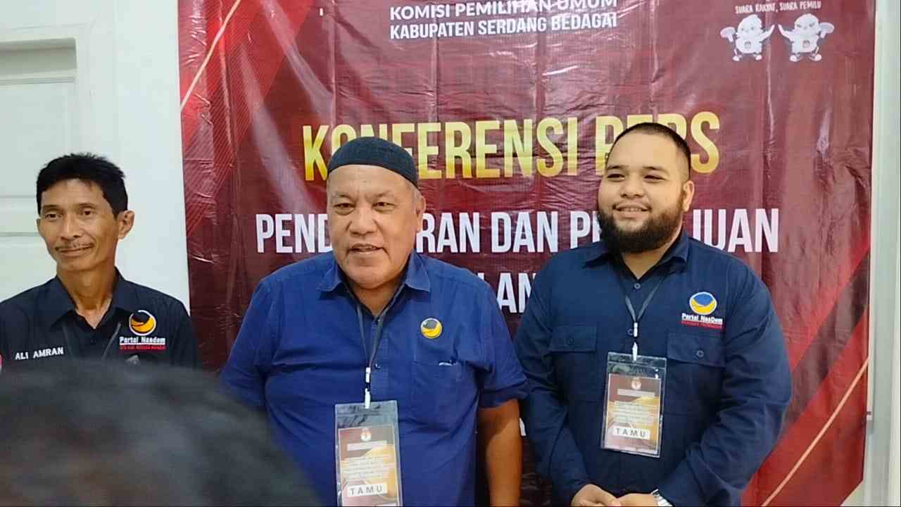 Partai Nasdem Sergai Targetkan 9 Kursi, Jhonny Walker Serahkan Berkas di KPU Partai Nasdem Sergai Targetkan 9 Kursi, Jhonny Walker Serahkan Berkas di KPU