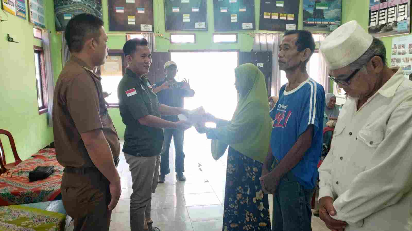 Pekon Kota Karang Salurkan BLT-DD kepada 20 KPM Pekon Kota Karang Salurkan BLT-DD kepada 20 KPM