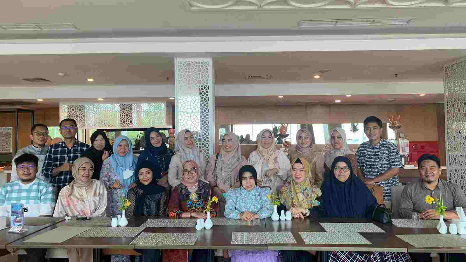 dr. Zam Zanariah Adakan Halal Bihalal Bersama AKHI Lampung dr. Zam Zanariah Adakan Halal Bihalal Bersama AKHI Lampung