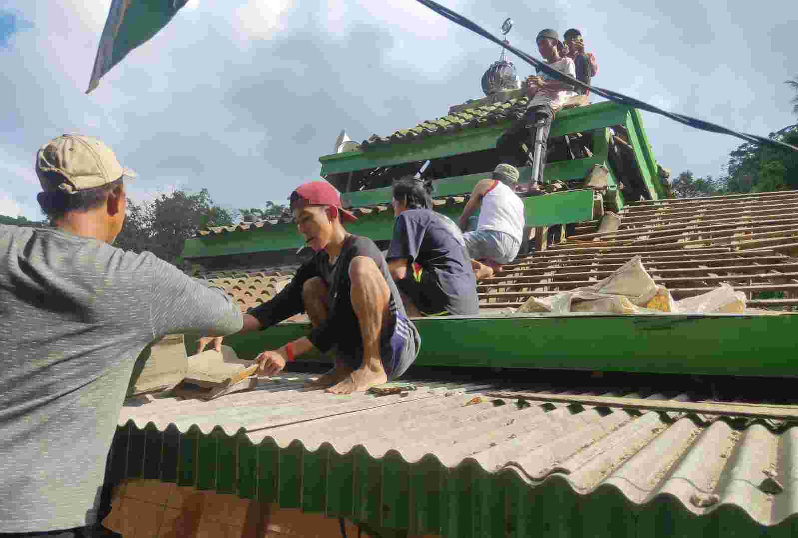 Rehab Musholla Miftahul Janah, Wujud Nyata Kemanunggalan TNI-Polri Dengan Rakyat Rehab Musholla Miftahul Janah, Wujud Nyata Kemanunggalan TNI-Polri Dengan Rakyat