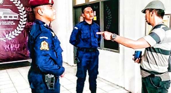 Terkait Larangan Media Meliput Pendaftaran Bacaleg, Ketua KPU Sumsel Minta Maaf !! Terkait Larangan Media Meliput Pendaftaran Bacaleg, Ketua KPU Sumsel Minta Maaf !!