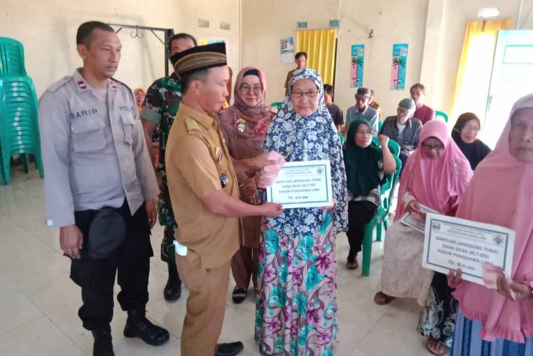 18 KPM Pekon Penggawa Lima Terima BLT-DD Tahap Pertama 2023 18 KPM Pekon Penggawa Lima Terima BLT-DD Tahap Pertama 2023