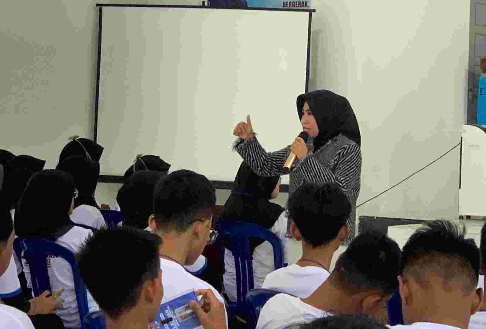 dr. Zam Zanariah, Sp.S, M.Kes Berikan Motivasi Organisasi di KNPI Lampung dr. Zam Zanariah, Sp.S, M.Kes Berikan Motivasi Organisasi di KNPI Lampung