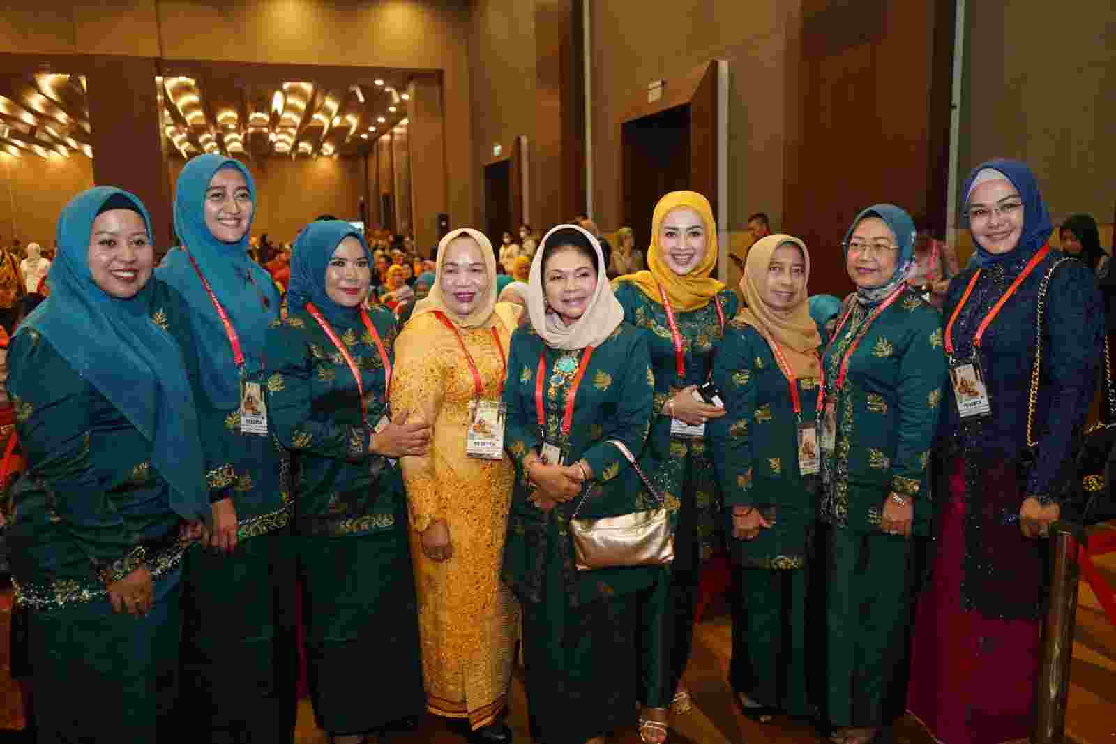 Titiek Sugiharti Hadiri Puncak HUT Ke- 43 Dekranas Titiek Sugiharti Hadiri Puncak HUT Ke- 43 Dekranas