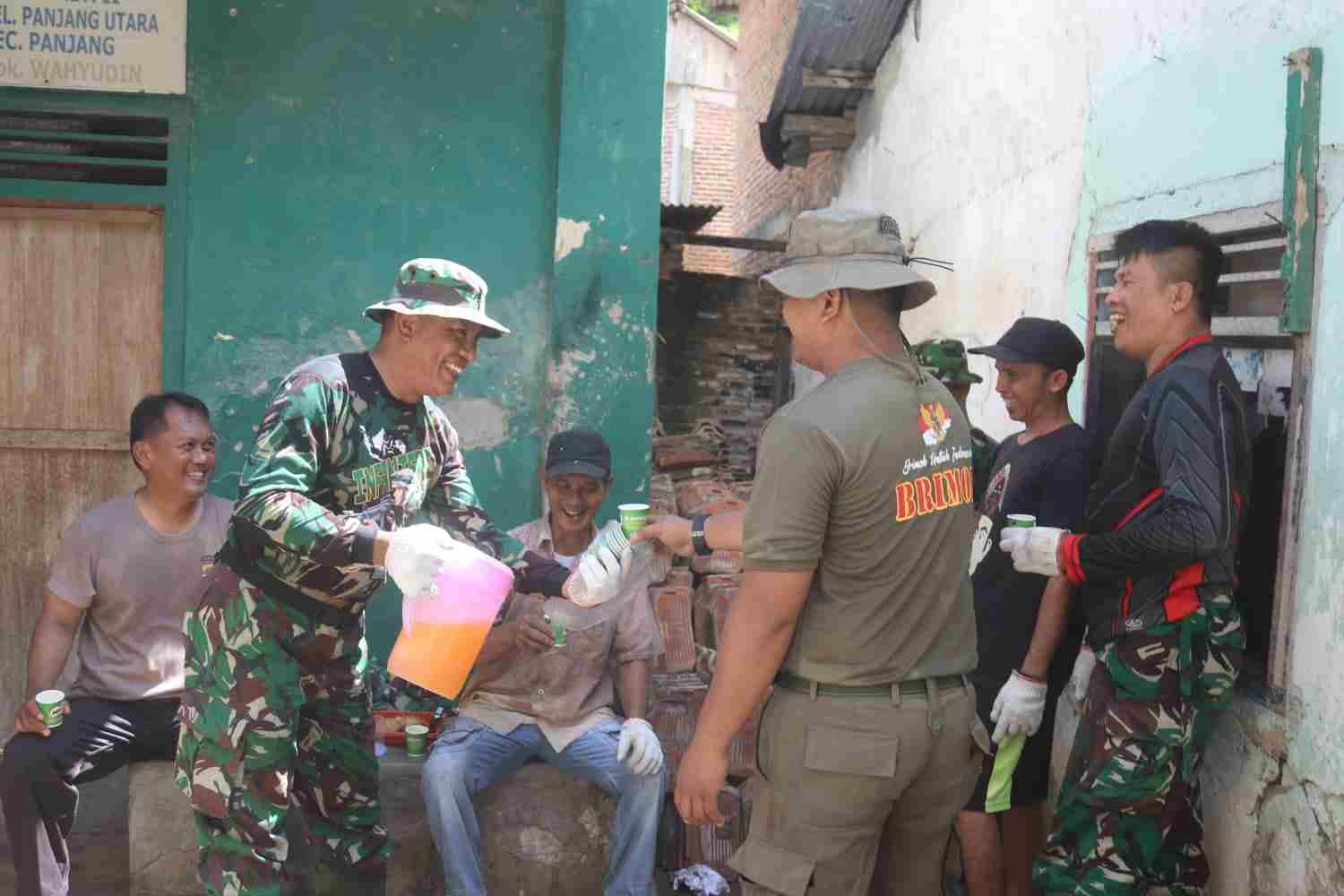 TMMD Ke-116 Berikan Warna Serta Energi Positif Bagi Warga Kampung Pidada TMMD Ke-116 Berikan Warna Serta Energi Positif Bagi Warga Kampung Pidada