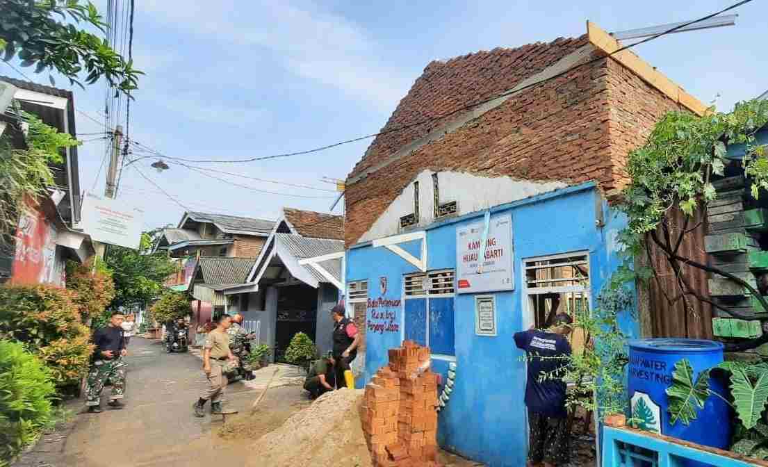 Gotong-Royong, TNI dan POLRI Rehab Gedung Serbaguna Milik Warga Kampung Baru III Gotong-Royong, TNI dan POLRI Rehab Gedung Serbaguna Milik Warga Kampung Baru III