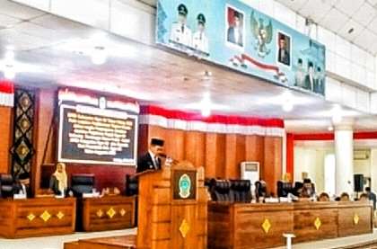 Rapat Paripurna Terhadap Pandangan Fraksi-fraksi Dibuka Langsung oleh Ketua DPRD OI Rapat Paripurna Terhadap Pandangan Fraksi-fraksi Dibuka Langsung oleh Ketua DPRD OI