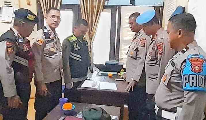 Pastikan Anggotanya Tidak Terlibat Narkoba, Wakapolres OI Lakukan Test Urine Pastikan Anggotanya Tidak Terlibat Narkoba, Wakapolres OI Lakukan Test Urine