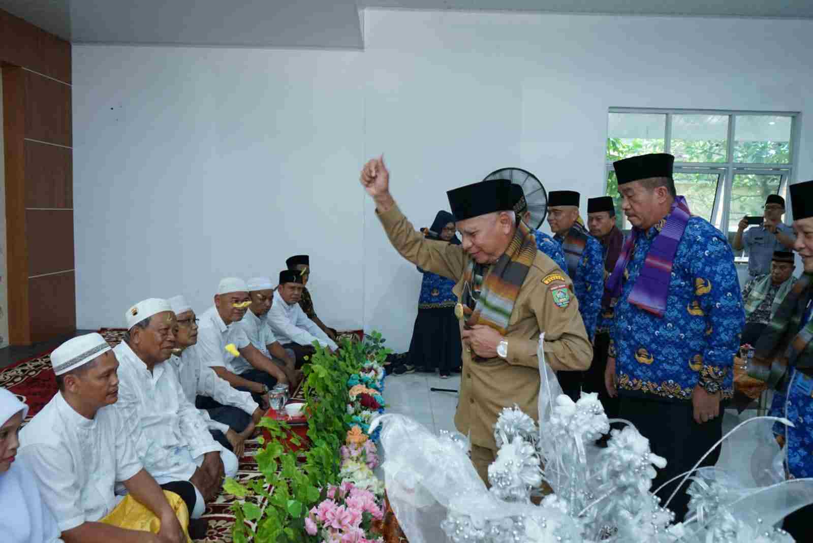 Bupati dan Wabup Asahan Tepungtawari Jemaah Calon Haji Keluarga Besar Dinas Pendidikan Bupati dan Wabup Asahan Tepungtawari Jemaah Calon Haji Keluarga Besar Dinas Pendidikan