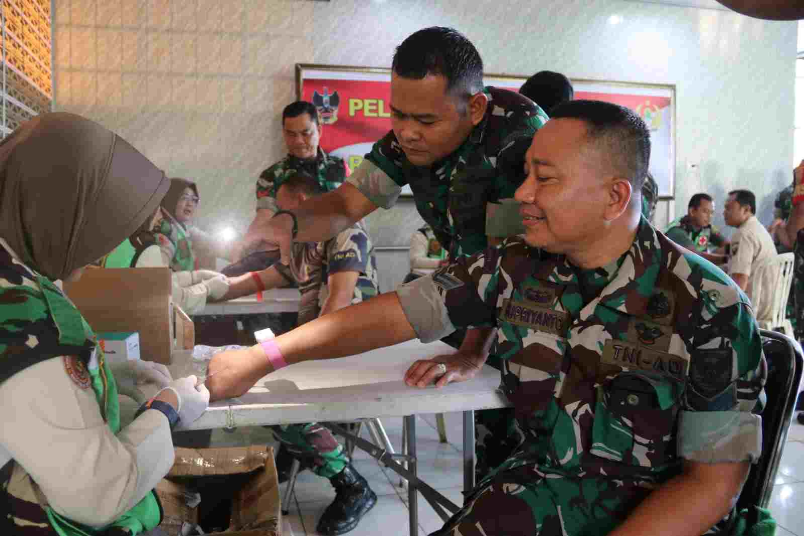 Tingkatkan Kekebalan Imun Tubuh, Personel Kodim 0410/KBL Laksanakan Injeksi Vitamin C Tingkatkan Kekebalan Imun Tubuh, Personel Kodim 0410/KBL Laksanakan Injeksi Vitamin C