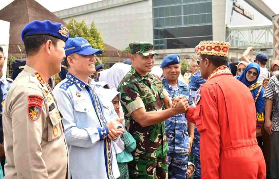 Kasiops Kasrem 043/Gatam Sambut Jupiter Aerobatic Team (JAT) Kasiops Kasrem 043/Gatam Sambut Jupiter Aerobatic Team (JAT)