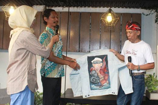 Pameran Tunggal “Aleination”, Giovanni Taja Puluhan Karya Lukisan Terbarunya Pameran Tunggal “Aleination”, Giovanni Taja Puluhan Karya Lukisan Terbarunya