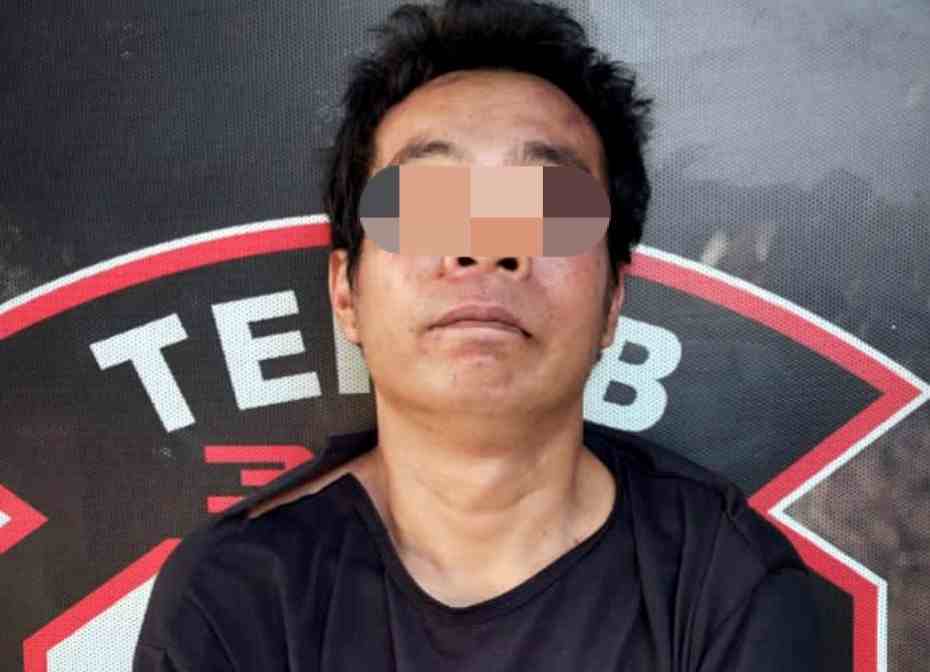 EDI QORINAS, Ketika Ditangkap Meraung-raung Tersangka Menangis EDI QORINAS, Ketika Ditangkap Meraung-raung Tersangka Menangis