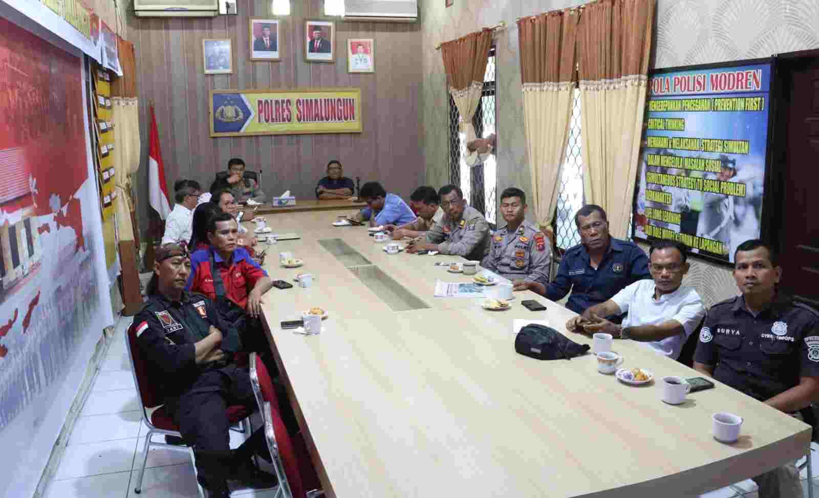 Kapolres Bersama Insan Pers Ikuti Zoom Meeting Kemerdekaan Pers dan Perlindungan Jurnalis Kapolres Bersama Insan Pers Ikuti Zoom Meeting Kemerdekaan Pers dan Perlindungan Jurnalis
