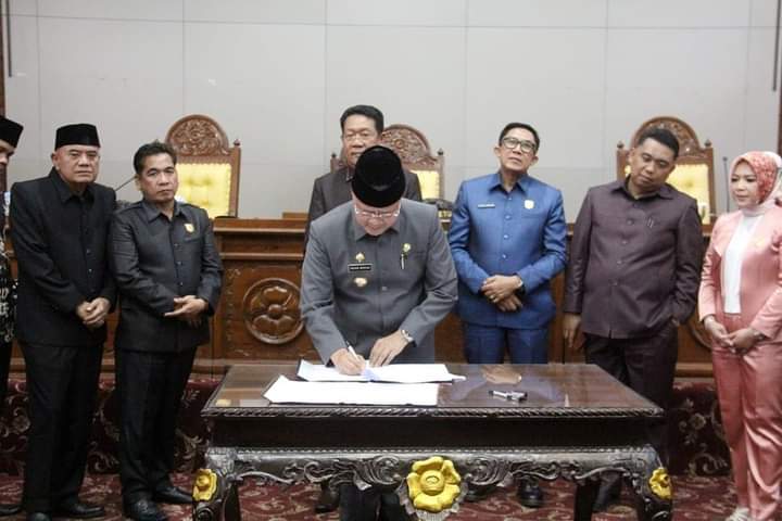 Raperda Pemprov Bengkulu Tentang Pajak Daerah dan Retribusi Daerah Ketok Palu Raperda Pemprov Bengkulu Tentang Pajak Daerah dan Retribusi Daerah Ketok Palu