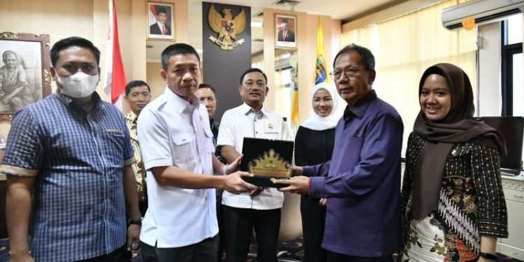 Ketua DPRD Mingrum Gumay Terima Kunjungan Pansus DPRD Tulang Bawang Ketua DPRD Mingrum Gumay Terima Kunjungan Pansus DPRD Tulang Bawang