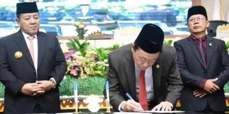 DPRD Gelar Rapat Paripurna Penyerahan LHP BPK RI Atas LKPD Lampung 2022 DPRD Gelar Rapat Paripurna Penyerahan LHP BPK RI Atas LKPD Lampung 2022
