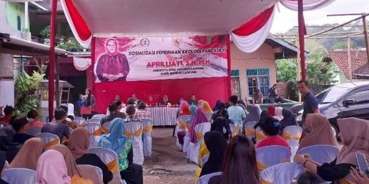 Anggota DPRD Aprilliati Bumikan Pancasila Jaga Generasi Muda dari Kenakalan Anggota DPRD Aprilliati Bumikan Pancasila Jaga Generasi Muda dari Kenakalan