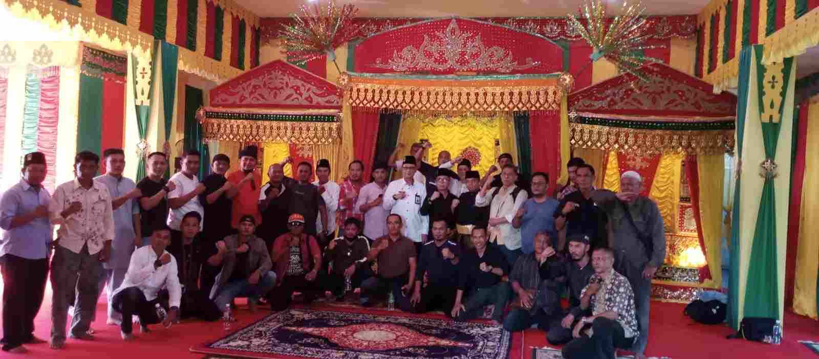 Buntut Aksi Pengeroyokan: Tokoh Pemuda Melayu Lingga, Hulabalang dan LAM Mengelar Pertemuan Adat Buntut Aksi Pengeroyokan: Tokoh Pemuda Melayu Lingga, Hulabalang dan LAM Mengelar Pertemuan Adat