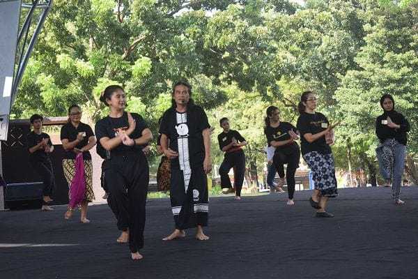 Juni 2023 Taman Indonesia Kaya, Ruang Kreatifnya Gelar Kelas Tari Gaya Semarangan Juni 2023 Taman Indonesia Kaya, Ruang Kreatifnya Gelar Kelas Tari Gaya Semarangan