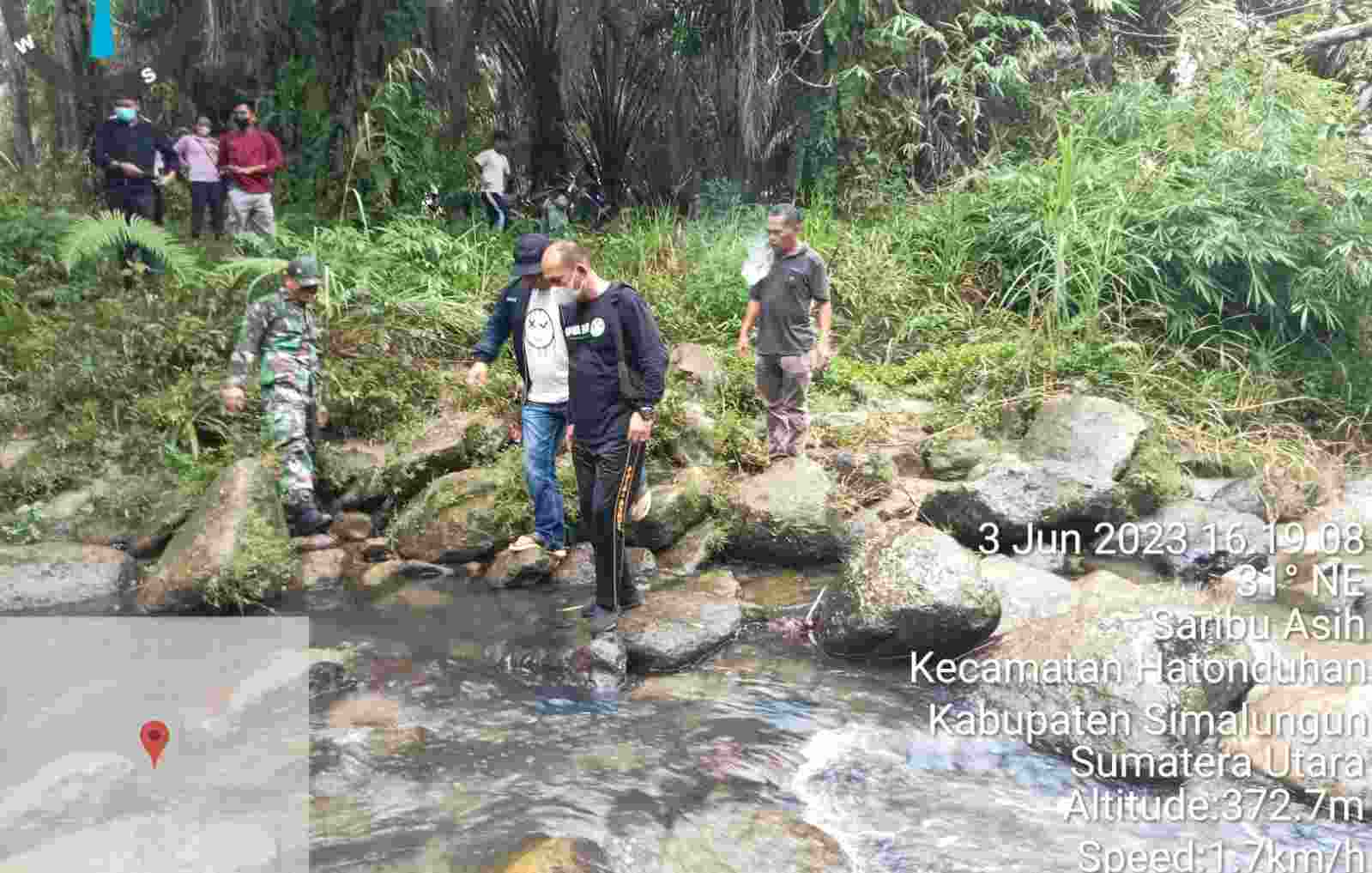 Warga Saribu Asih Temukan Mayat Dipinggir Sungai Mombuaya Warga Saribu Asih Temukan Mayat Dipinggir Sungai Mombuaya