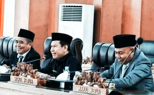 Rapat Paripurna V Terhadap Pandangan Fraksi Dipimpin Langsung Ketua DPRD OI Rapat Paripurna V Terhadap Pandangan Fraksi Dipimpin Langsung Ketua DPRD OI