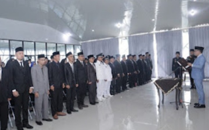 Bupati Way Kanan Melantik 64 Orang Pejabat Dilingkup Pemkab Way Kanan Bupati Way Kanan Melantik 64 Orang Pejabat Dilingkup Pemkab Way Kanan