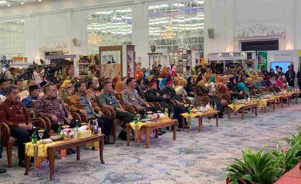 Pj Bupati Lambar menghadiri Acara Pembukaan Lampung Craft Pj Bupati Lambar menghadiri Acara Pembukaan Lampung Craft