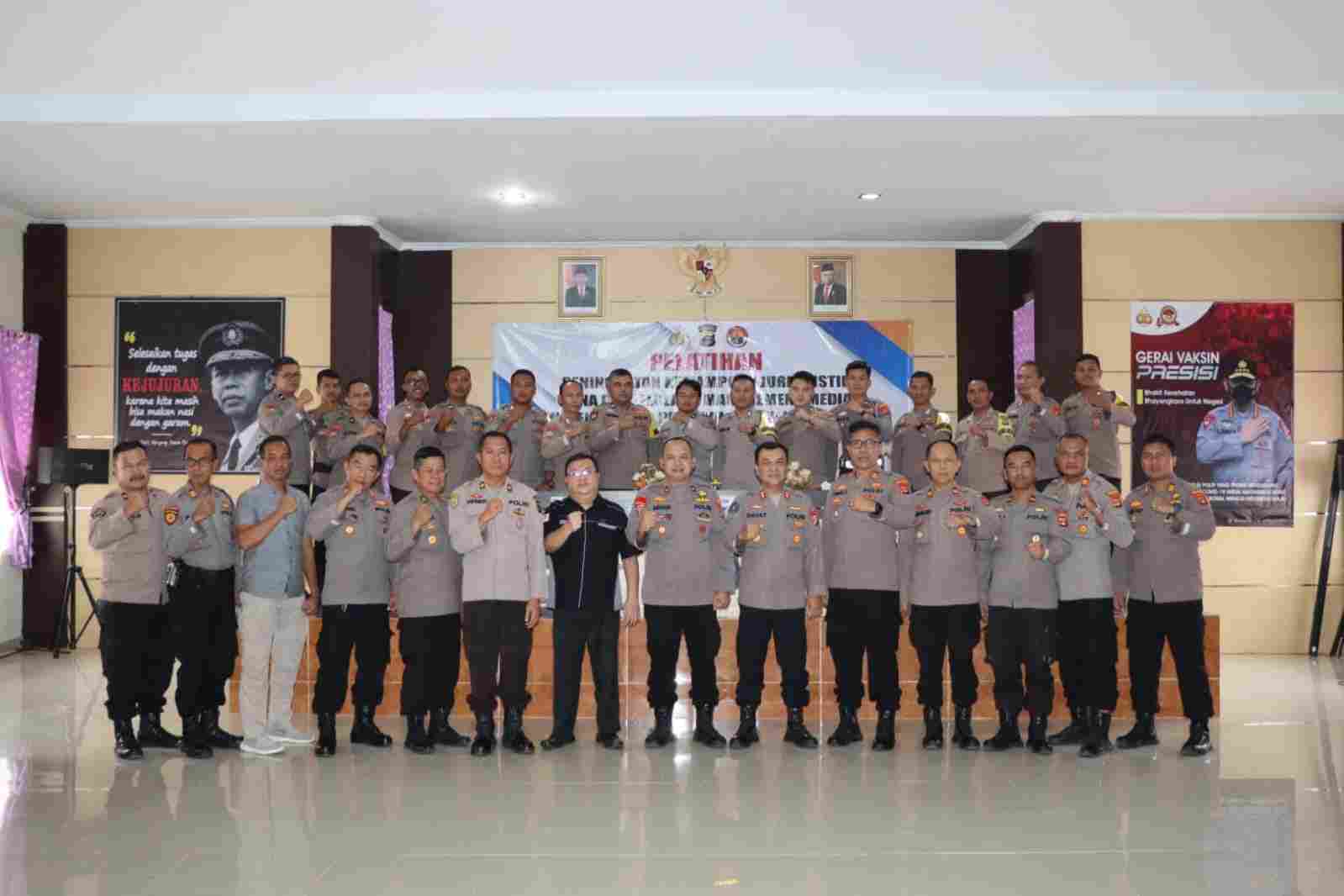 Bidhumas Polda Lampung Berikan Pelatihan Jurnalistik di Polres Tanggamus Bidhumas Polda Lampung Berikan Pelatihan Jurnalistik di Polres Tanggamus