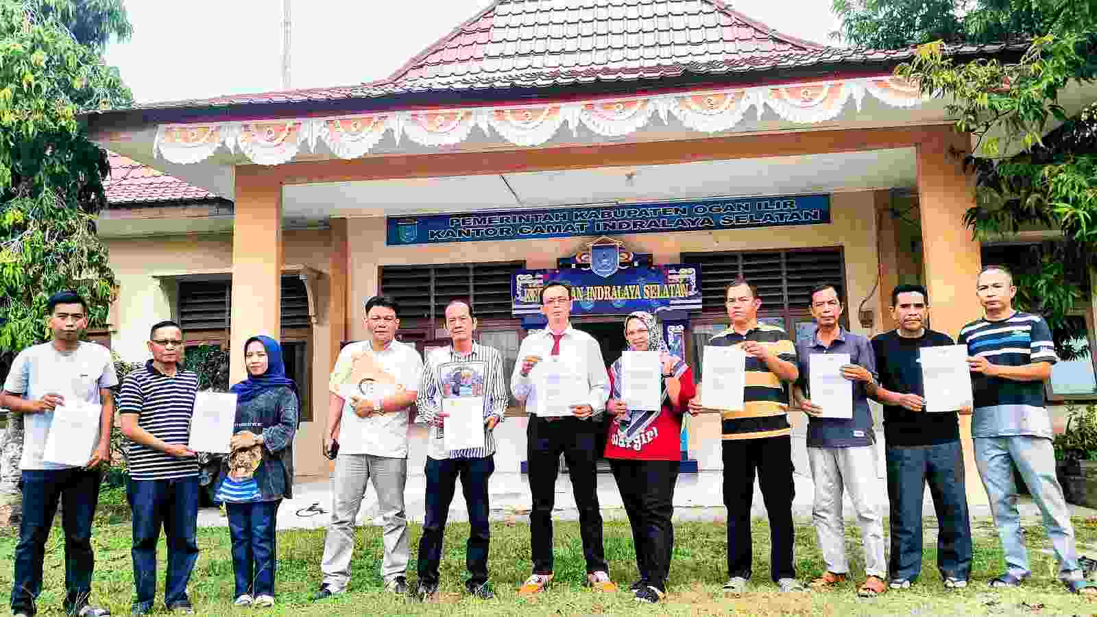 Diduga Salahi Aturan, 8 Perangkat Desa Siapkan Pengacara Tuntut Kades Tebing Gerinting Selatan Diduga Salahi Aturan, 8 Perangkat Desa Siapkan Pengacara Tuntut Kades Tebing Gerinting Selatan