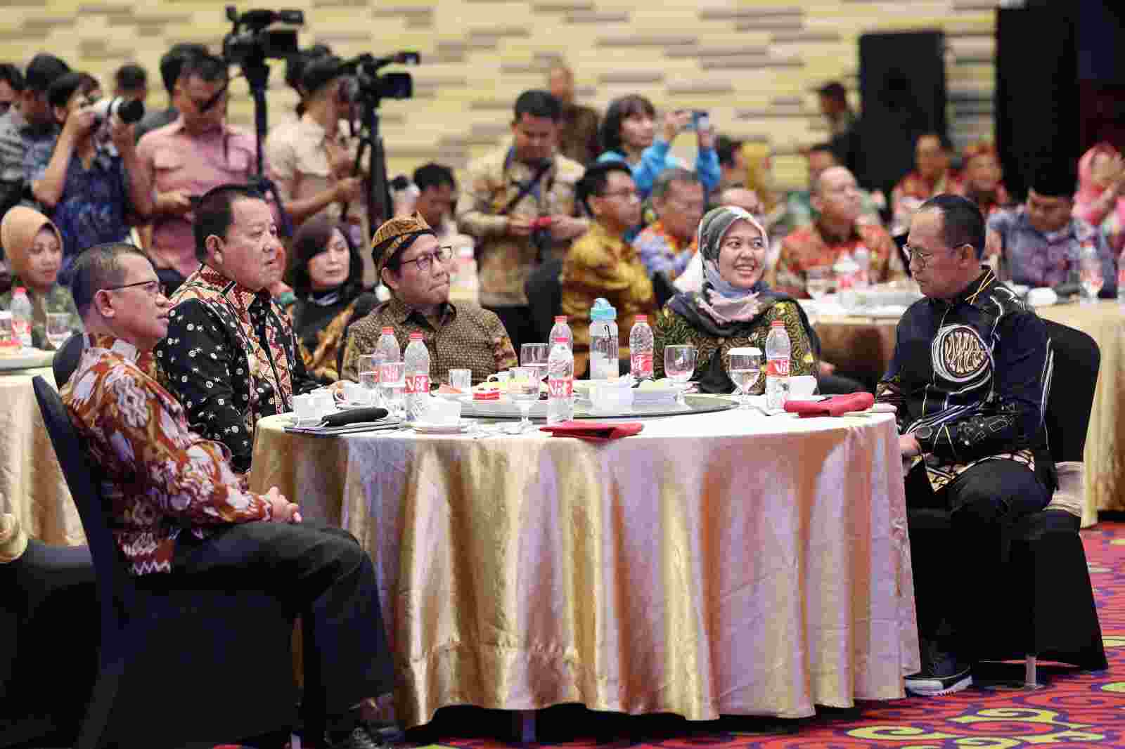 Gubernur Jamu dan Ucapkan Selamat Datang kepada Mendes PDTT dan Gubernur se-Indonesia Gubernur Jamu dan Ucapkan Selamat Datang kepada Mendes PDTT dan Gubernur se-Indonesia