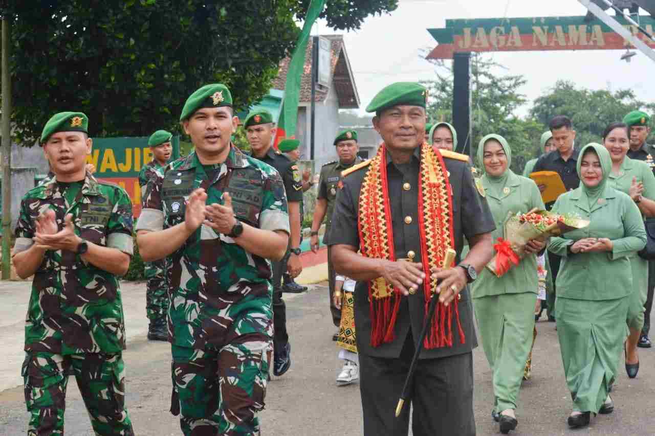 Kunjungi Kompi Senapan C Yonif 143/TWEJ, Danrem Tekankan Jaga Kebersihan Pangkalan Kunjungi Kompi Senapan C Yonif 143/TWEJ, Danrem Tekankan Jaga Kebersihan Pangkalan