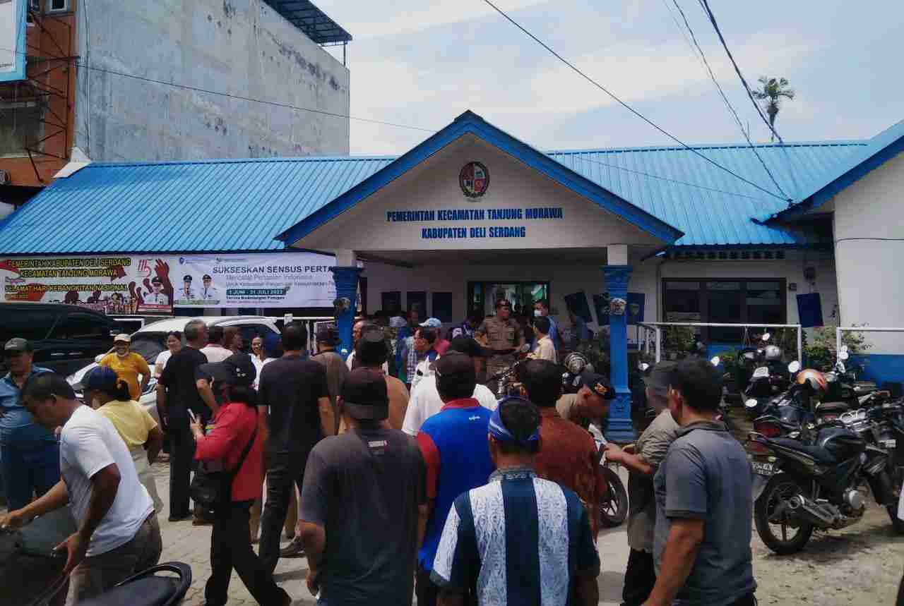 Camat Rio Dan Kapolsek Tanjung Morawa Mediasikan Jama’at HKBP Dengan Pihak Pengembang Camat Rio Dan Kapolsek Tanjung Morawa Mediasikan Jama’at HKBP Dengan Pihak Pengembang