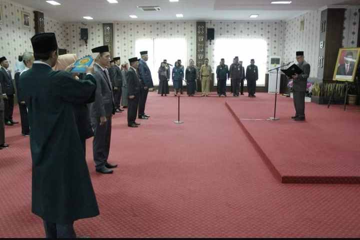 Pj Bupati Drs. Qudratul Ikhwan Lakukan Penataan JAlabatan di Lingkup Pemkab Tuba Pj Bupati Drs. Qudratul Ikhwan Lakukan Penataan JAlabatan di Lingkup Pemkab Tuba