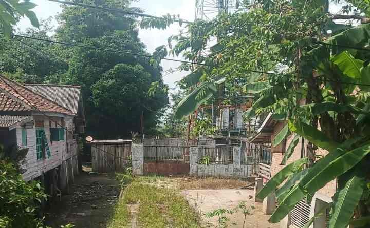 PT. Tower Telkomsel Menggala Dua Diduga Tutup Akses Jalan Warga PT. Tower Telkomsel Menggala Dua Diduga Tutup Akses Jalan Warga