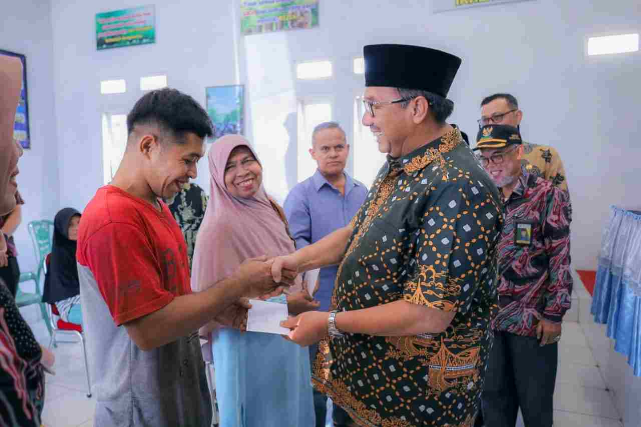 Serahkan Bantuan, Bupati Pasaman: Turut Berduka dan Dekatkan Diri pada Allah Serahkan Bantuan, Bupati Pasaman: Turut Berduka dan Dekatkan Diri pada Allah