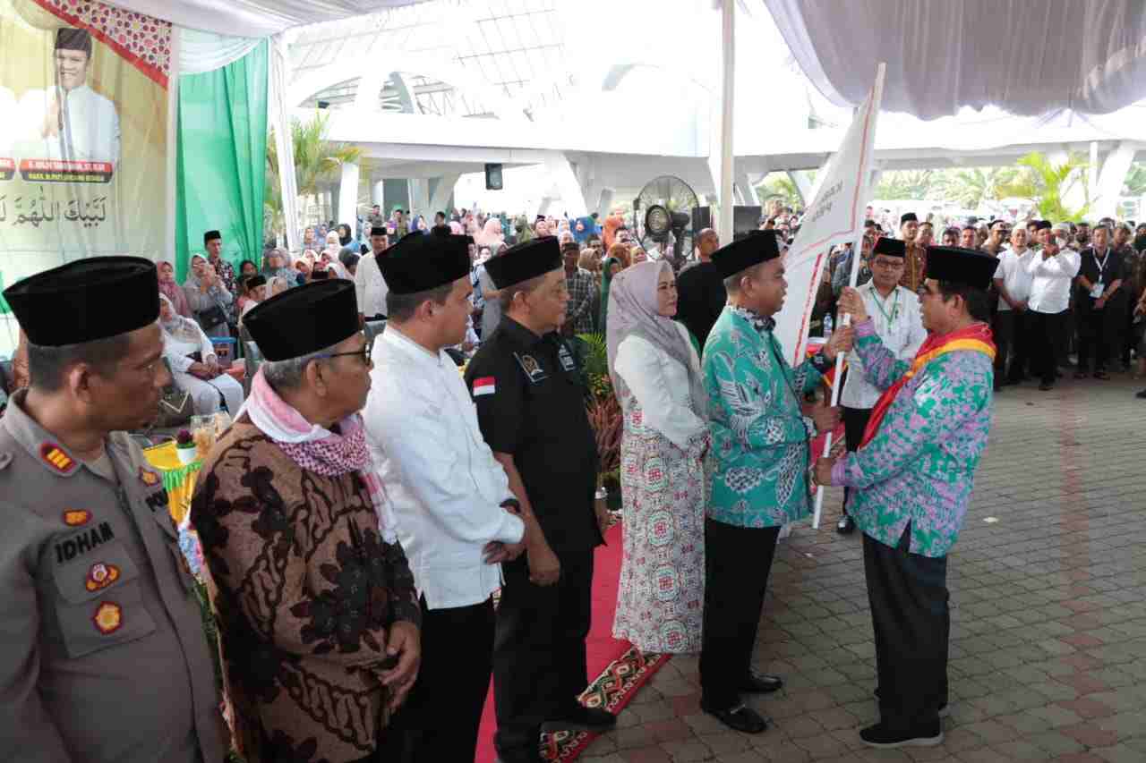 Bupati Sergai Lepas 252 Calon Jamaah Haji Kloter 17 Bupati Sergai Lepas 252 Calon Jamaah Haji Kloter 17