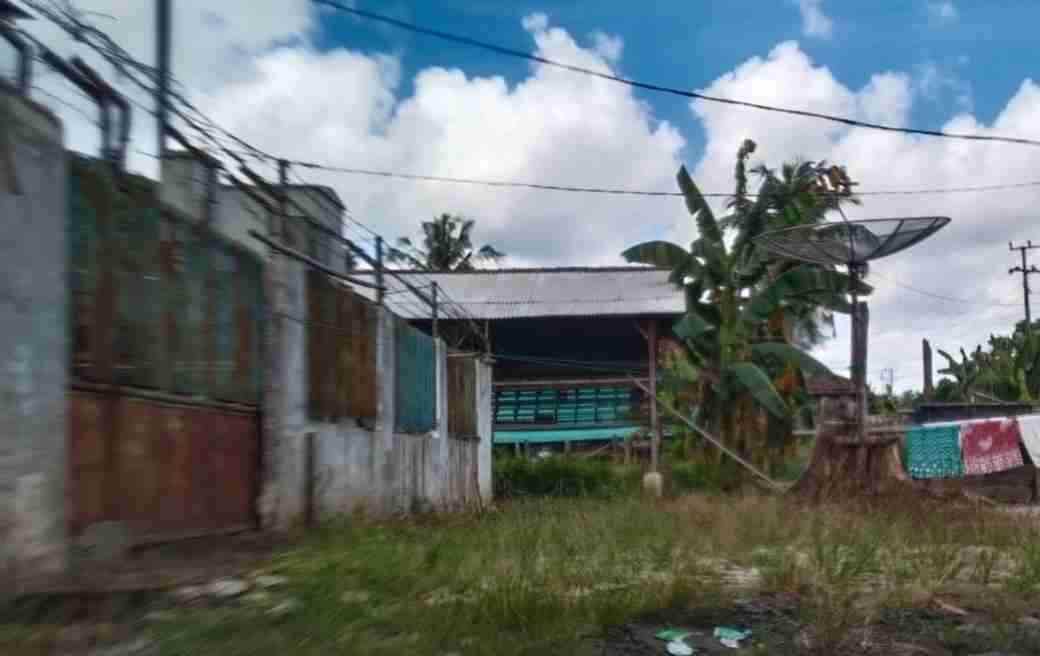 Penutupan Akses Jalan Warga, Ini Klarifikasi Humaidi Staff PT. Tower Telkomsel Penutupan Akses Jalan Warga, Ini Klarifikasi Humaidi Staff PT. Tower Telkomsel