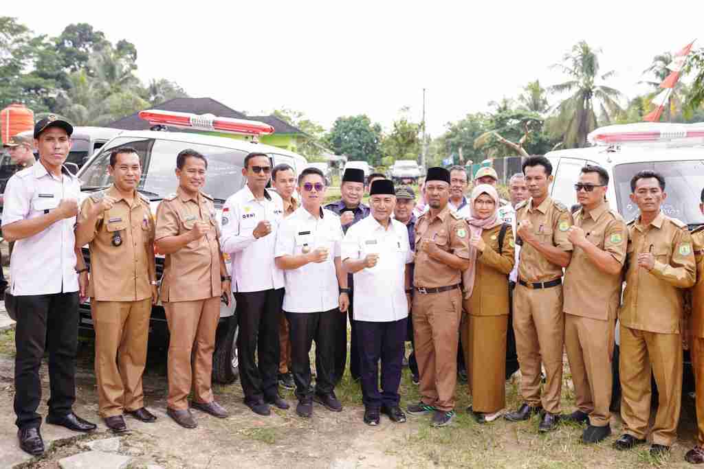 Apriyadi Sisir Pelosok, Beri Bantuan Mobil Ambulans untuk Warga Muba Apriyadi Sisir Pelosok, Beri Bantuan Mobil Ambulans untuk Warga Muba