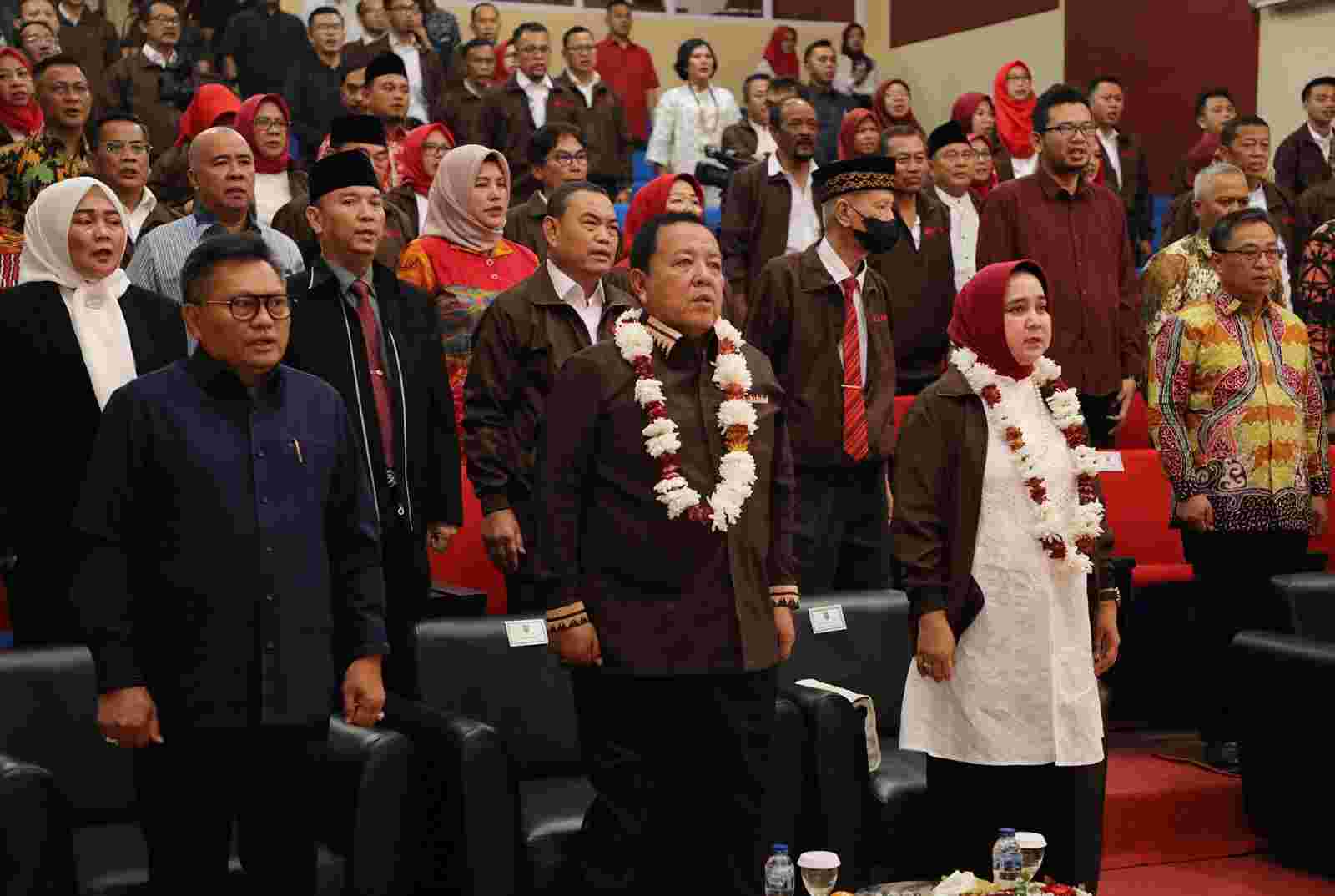 Gubernur Arinal Hadiri Pelantikan dan Pengukuhan Pengurus Pusat IKA FH Unila Gubernur Arinal Hadiri Pelantikan dan Pengukuhan Pengurus Pusat IKA FH Unila