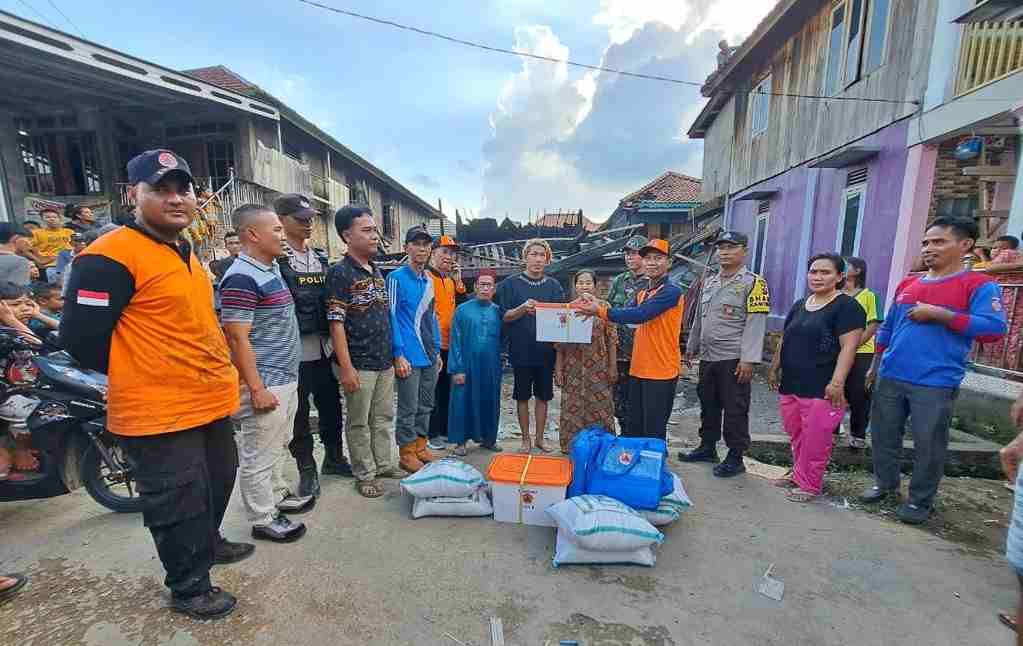 Pemkab Muba Salurkan Bantuan kepada Korban Kebakaran di Kecamatan Lais Pemkab Muba Salurkan Bantuan kepada Korban Kebakaran di Kecamatan Lais