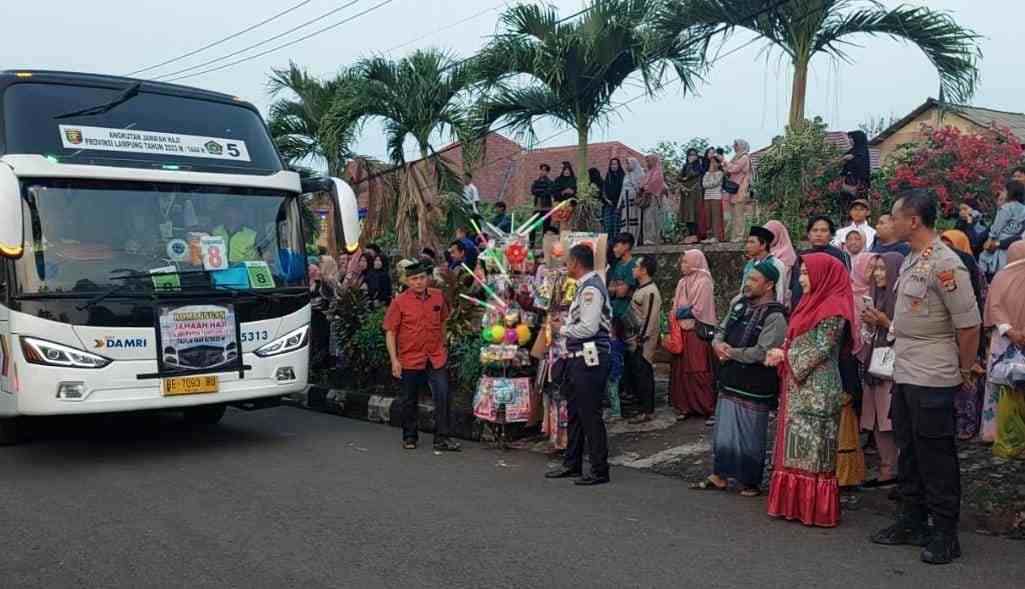 Polres Tanggamus Gelar Pengamanan Pemberangkatan Ibadah Haji Manifest Kedua Polres Tanggamus Gelar Pengamanan Pemberangkatan Ibadah Haji Manifest Kedua